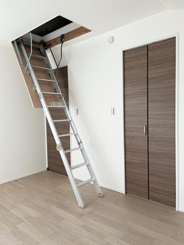 2F 洋室 約6帖 収納