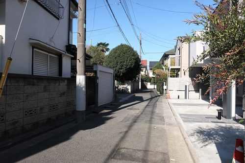 【現地前面道路2025年12月撮影】