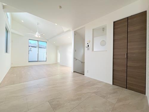 2F 洋室 約18.1帖