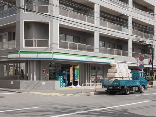 ファミリーマート世田谷千歳通り店170m