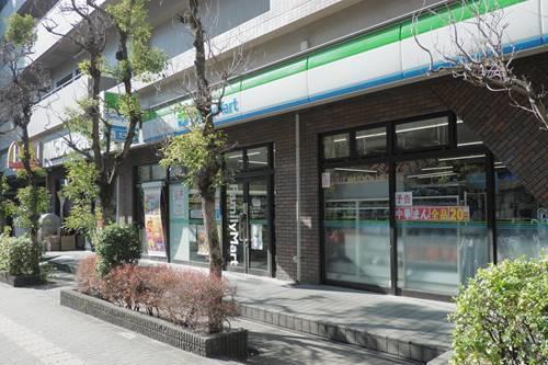 ファミリーマート明大前北店 260m