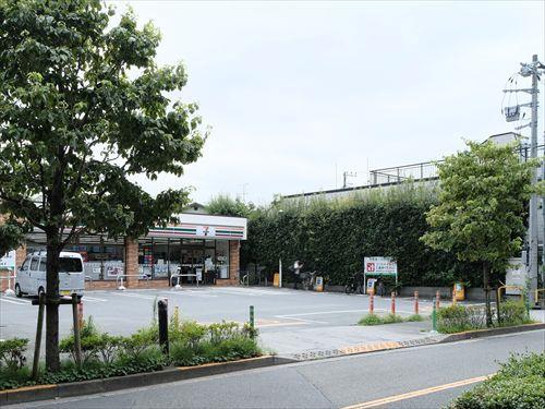 セブンイレブン世田谷経堂3丁目店380m