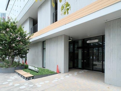 中央区立晴海図書館 560m