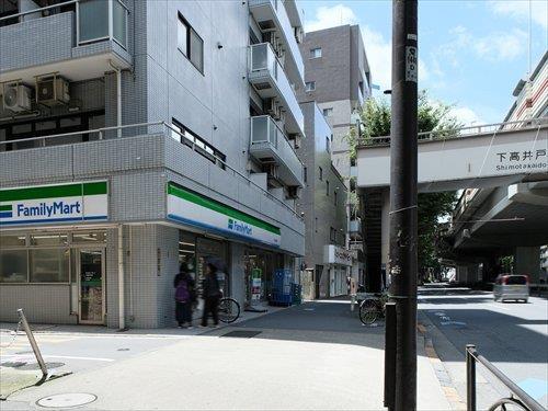 ファミリーマート下高井戸店 220m