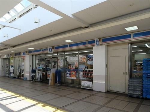 ローソン下高井戸駅前店 220m
