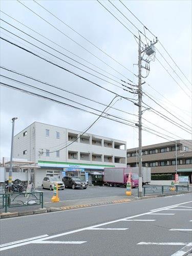 ファミリーマート板橋赤塚二丁目店260m