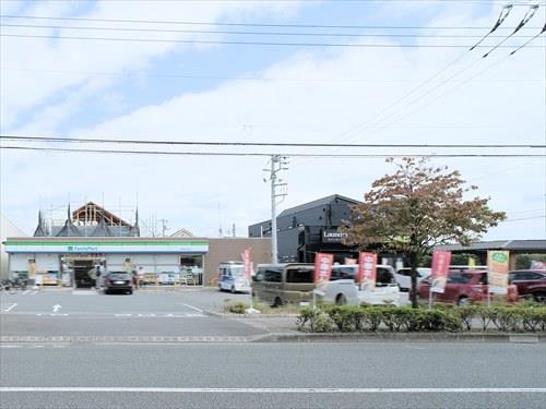 ファミリーマート西東京向台町店 580m
