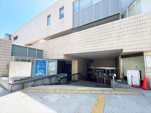 中野区立中央図書館(510m)