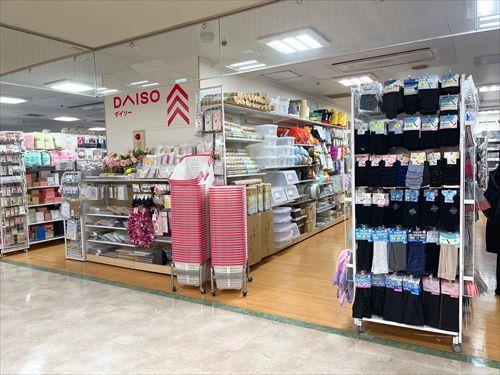 ダイソー中野ブロードウェイ店(190m)