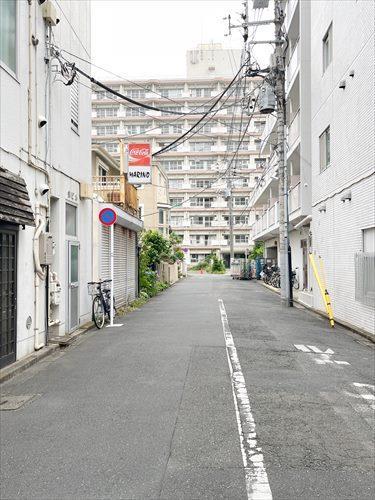 現地西側通路