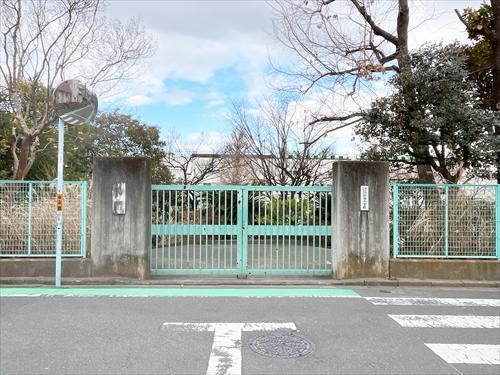 杉並区立三谷小学校(240m)