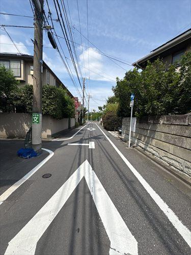 南西側前面道路（2026年8月撮影）