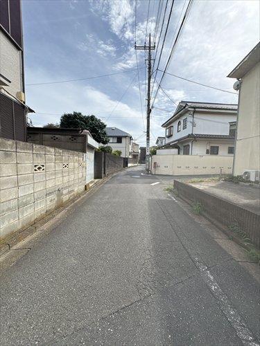 東側前面道路