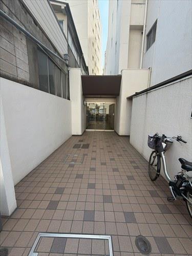 エントランス前入口