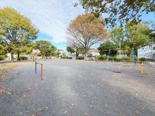 武蔵野市立みやび青葉公園まで130ｍ