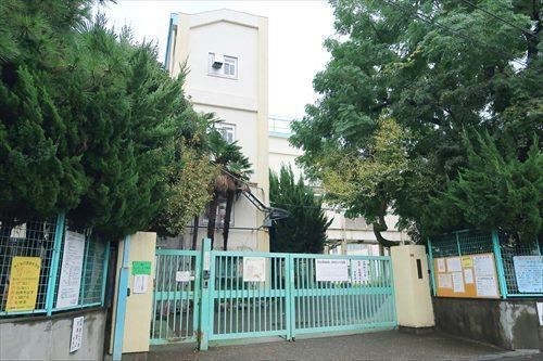 杉並区立西田小学校まで570m