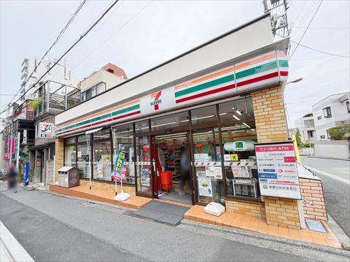 セブンイレブン新宿神楽坂駅西店 150m