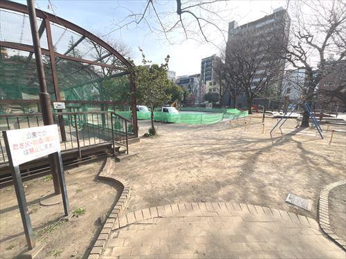 新宿区立北柏木公園まで90m
