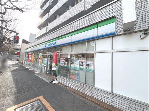 ファミリーマート 小滝橋通り店まで70ｍ