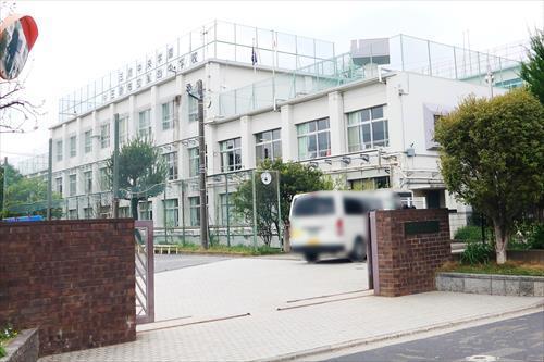 三鷹市立第四中学校まで1030ｍ