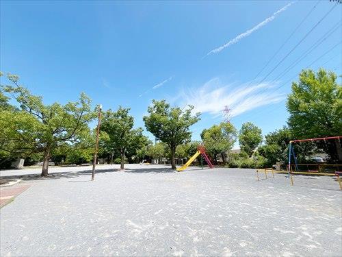 王禅寺中公園まで240ｍ