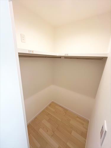 洋室7.2帖（WIC）