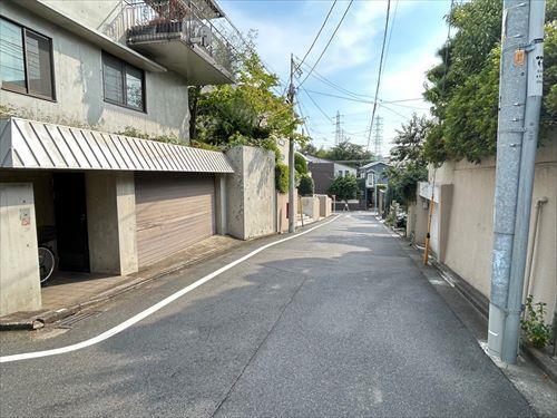 北西側前面道路