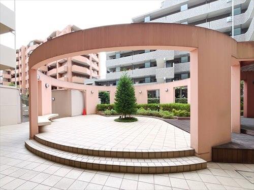 マンション中庭