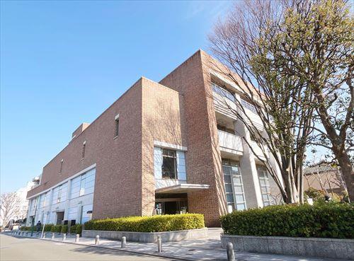 武蔵野市立中央図書館まで500ｍ