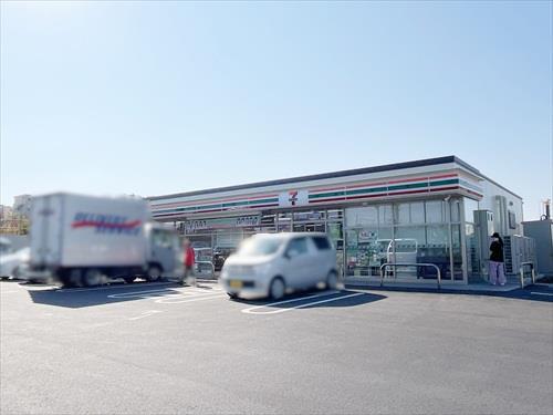 セブン-イレブンまで900ｍ