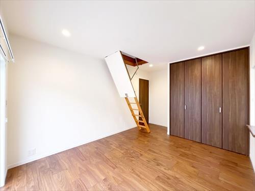 二階洋室約8.2帖