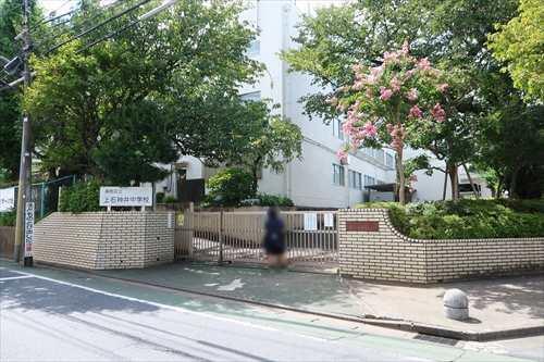 練馬区立上石神井中学校まで1110ｍ