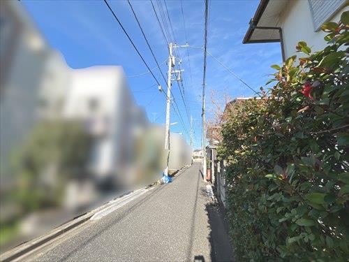 前面道路（2025年11月撮影）