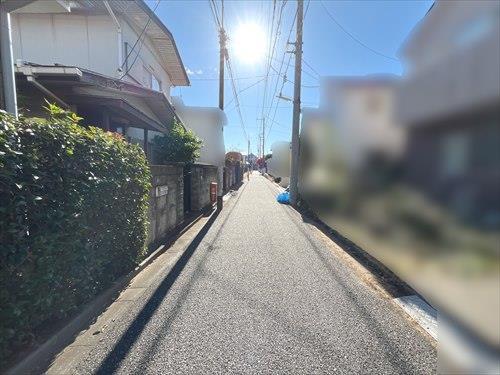 前面道路（2025年11月撮影）