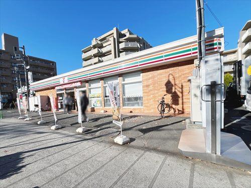 セブンイレブン飛田給品川通り店 550m