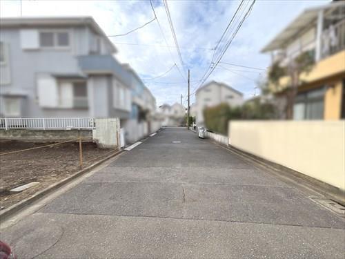 前面道路（2025年11月撮影）