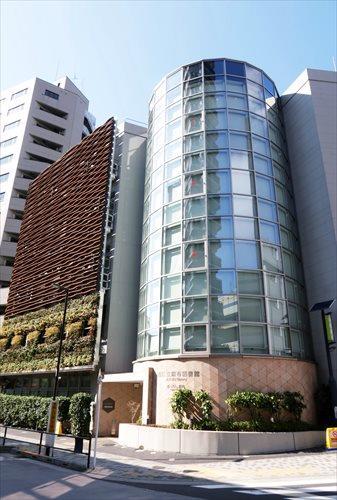 港区立麻布図書館まで550ｍ