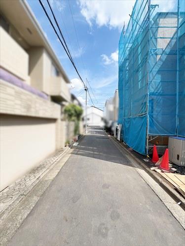 北側前面道路