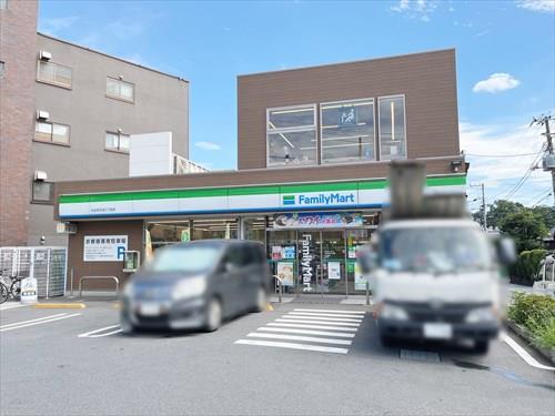 ファミリーマートまで590ｍ