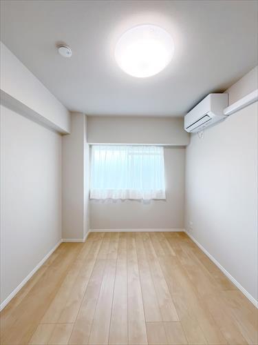 西側洋室約5.5帖