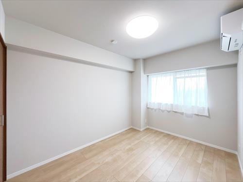 西側洋室約5.5帖