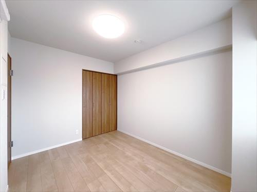 西側洋室約5.5帖