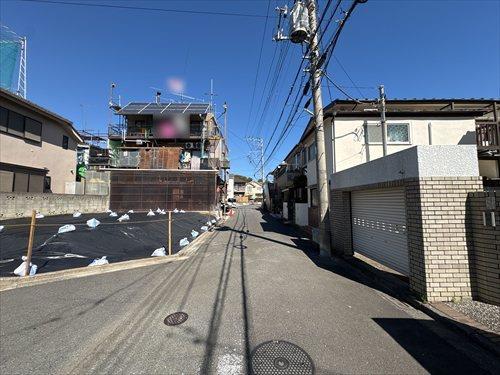 東側前面道路(2026年3月撮影)