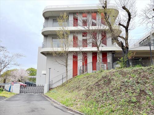 多摩市立多摩第二小学校(430m)
