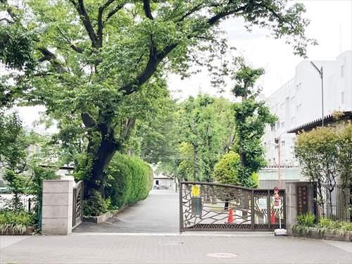 三鷹市立南浦小学校(770m)