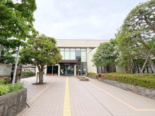 三鷹市立三鷹図書館(570ｍ)