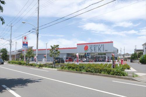 ドラッグストアセキ前沢店(870m)