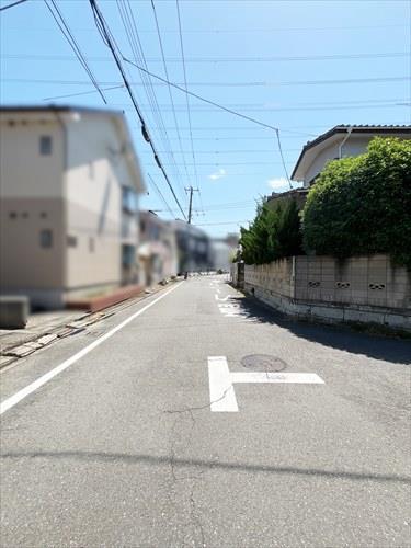 東側前面道路