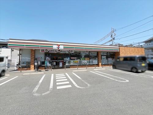 セブンイレブン三鷹新川1丁目店 670m