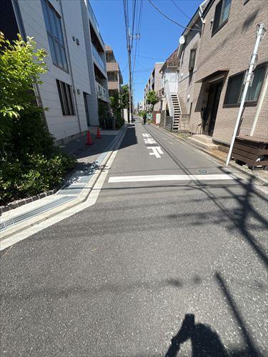 北西側前面道路